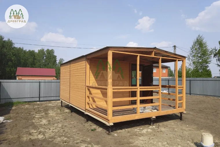 Дачный домик 5 × 4 с террасой 2 × 4