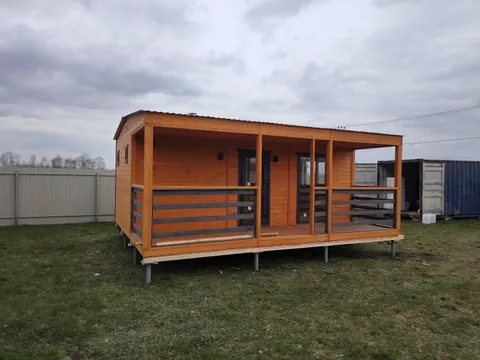 Фасад бани с крытой террасой